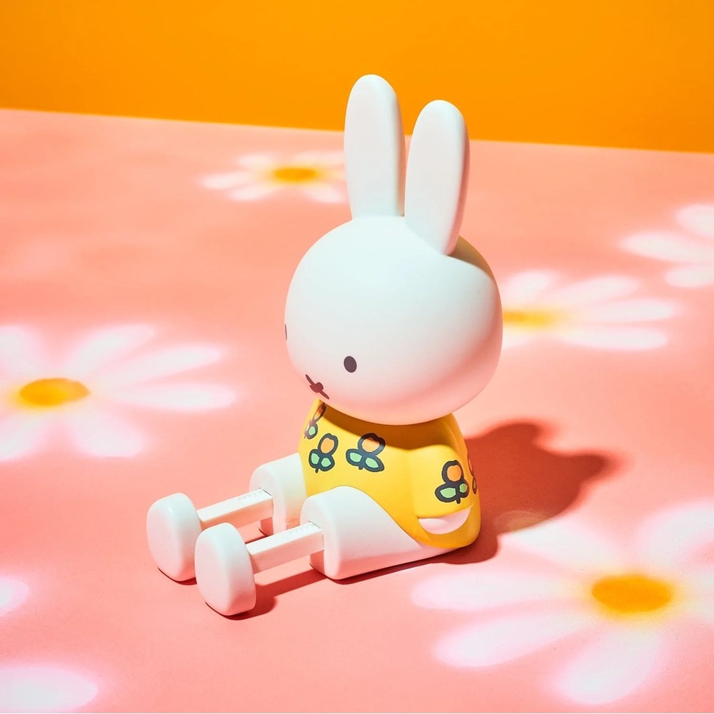 Miffy Stretchable Phone Stand Rainbow Series Green Tee Miffy - Sealed - Picture 3 of 3